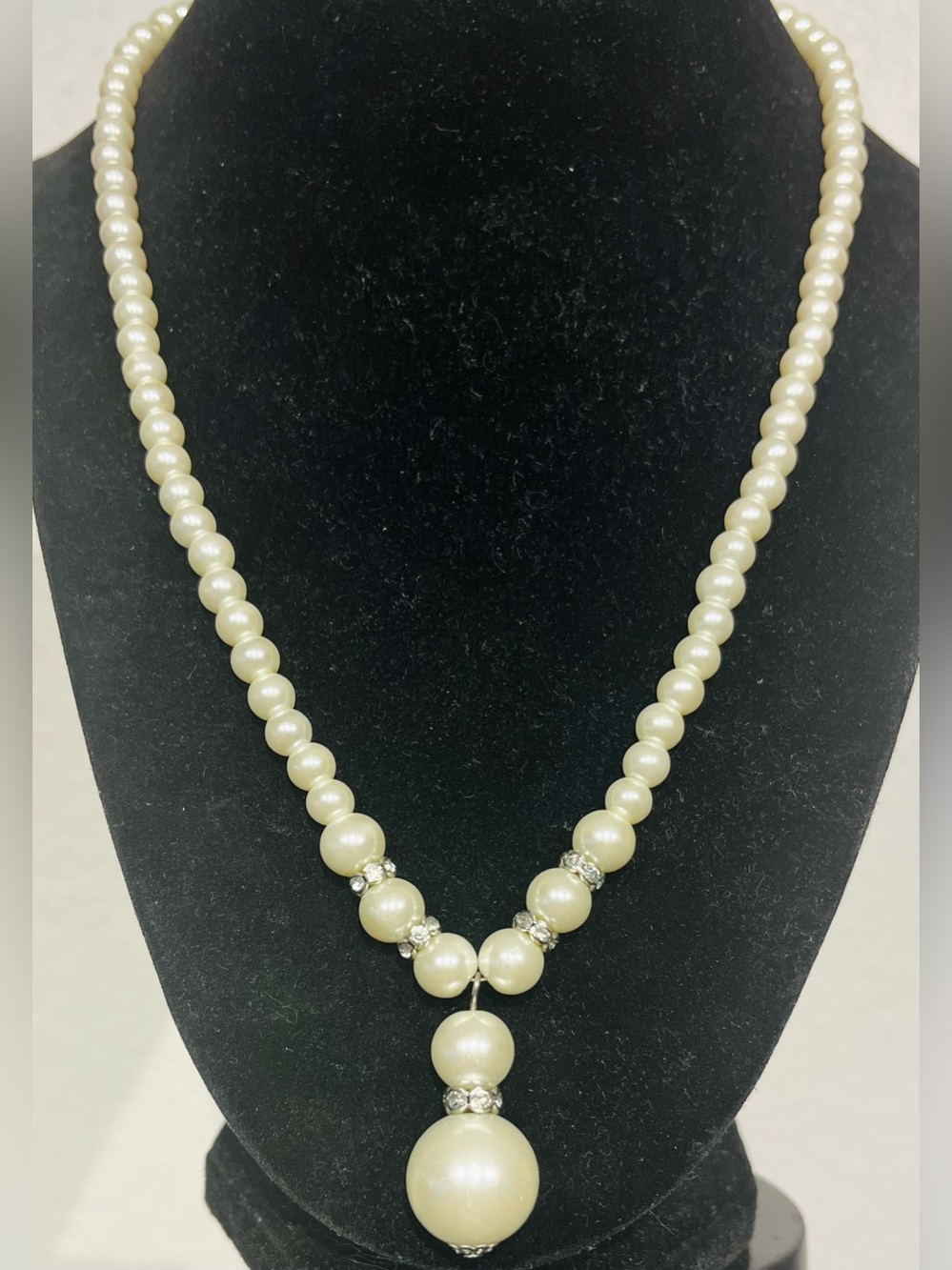 Vintage Faux Pearl Pendant Necklace